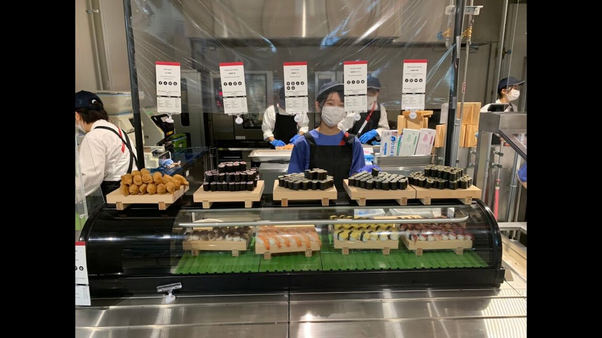 『東京オリンピック選手村の食堂の様子を伝える各国の選手のみなさん』『各国の選手の皆さんの投稿から見る 東京オリンピック選手村の食堂のメニュー』