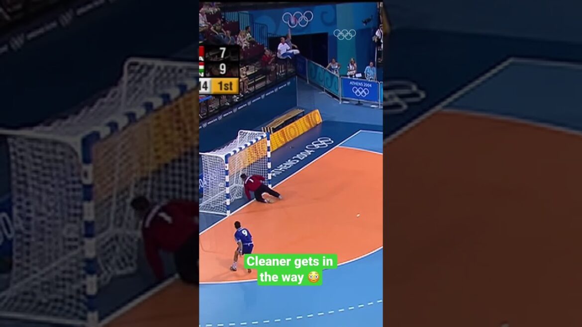 Cleaner gets in the way of the match! 😳