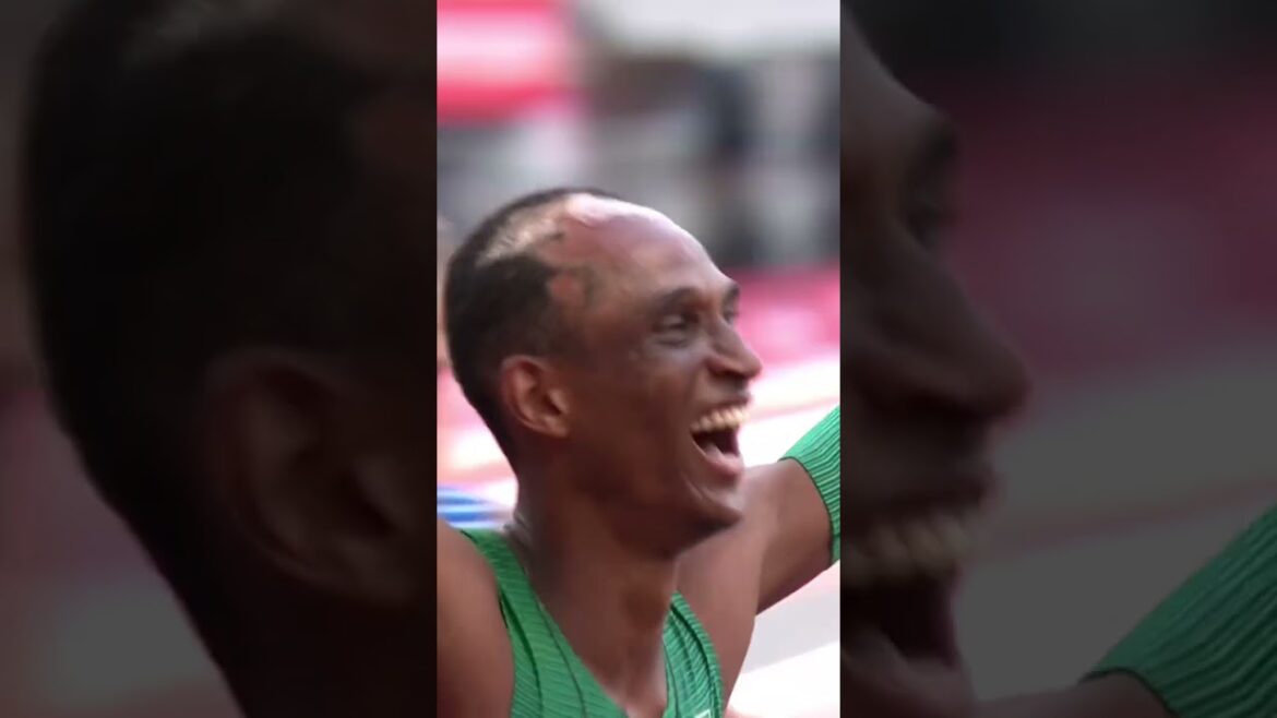 Olympic medallist Alison Dos Santos 🇧🇷 writes a message to himself at #Paris2024