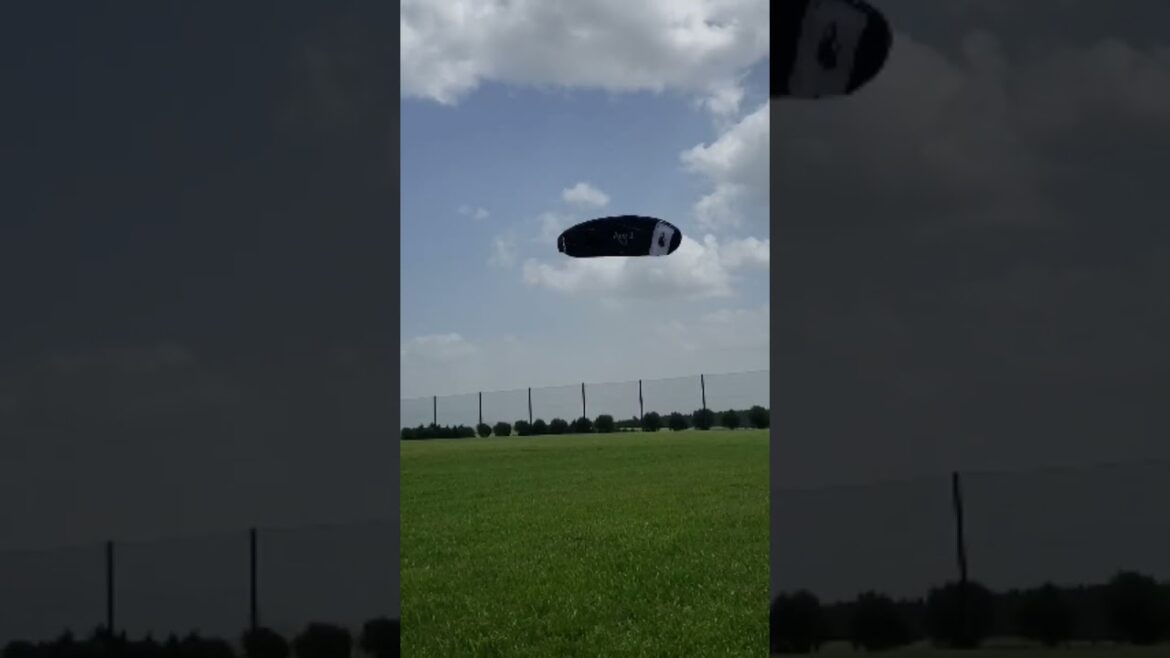 1年以上ぶりのカイト 水上ではオリンピック競技になりますよっ 希望あれば凧あげ、教えます👍🏻老若男女問いません #熊本 #阿蘇 #スポーツ #凧 #カイト #アウトドア #キャンプ