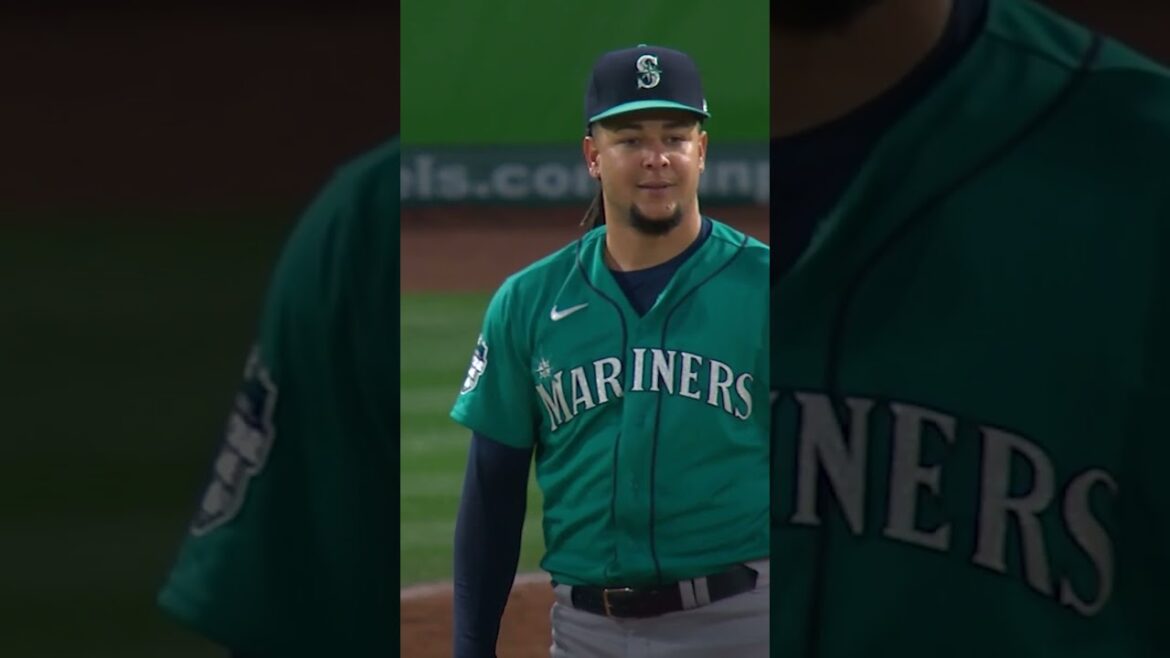 Luis Castillo + Shohei Ohtani. An interaction you need to see. 🤣