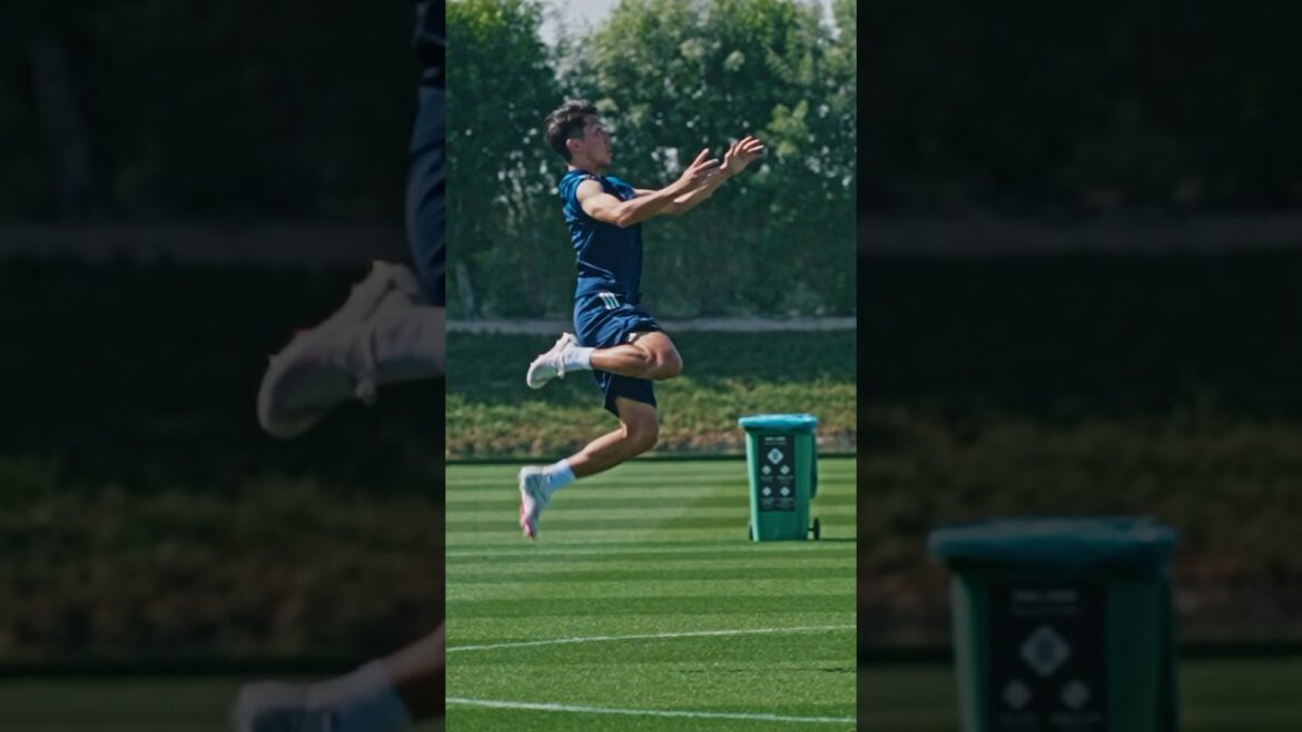 居残り練習で渡辺剛や板倉滉が豪快なヘディングを披露!#shorts