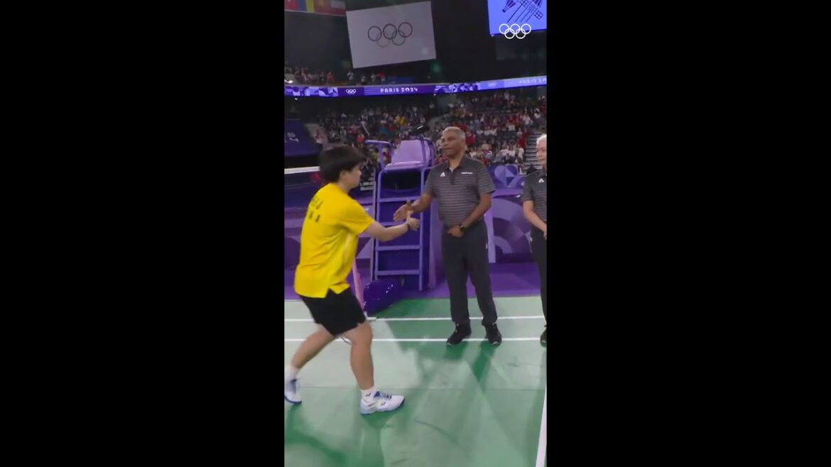 It’s magic when the world comes together at the Olympic Games. 🇪🇸🇨🇳 #CocaColaParis2024 @Coca-Cola