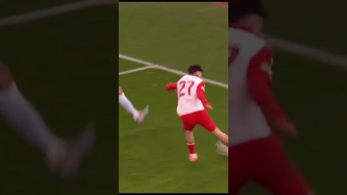 一瞬の不注意（いっしゅんの ふちゅうい）#サッカー#海外サッカー#三笘薫#日本代表#フットボール#ワンプレー