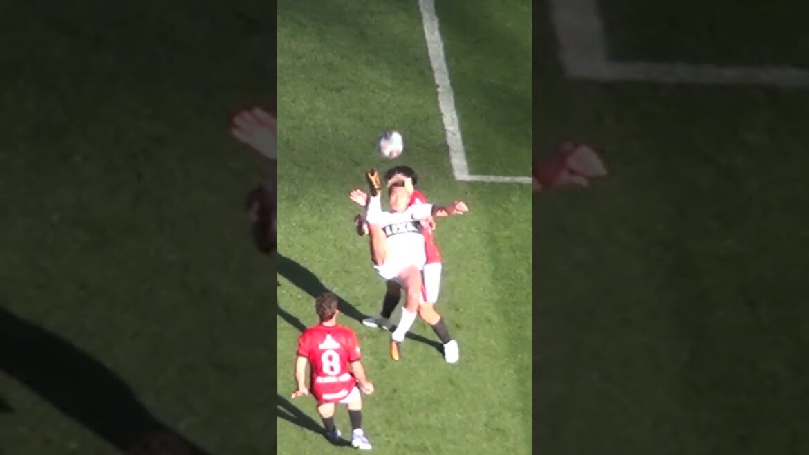 鈴木優磨のオーバーヘッド　縦 | 2026百年構想リーグ 浦和レッズ 2-3 鹿島アントラーズ | Kashima Antlers