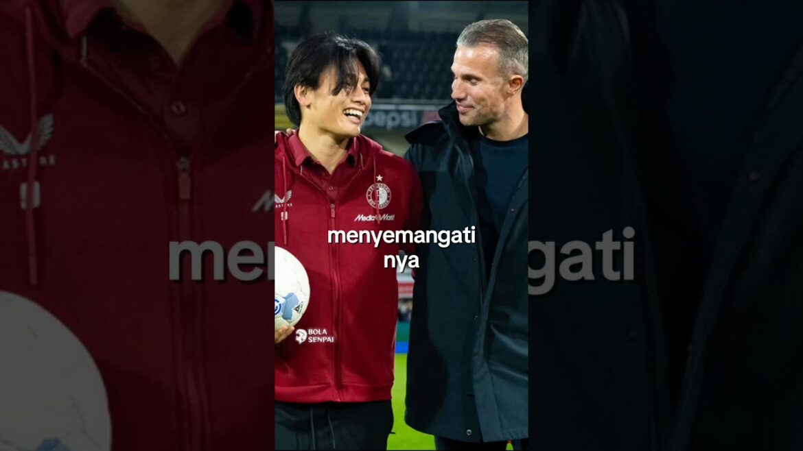 Lihat bagaimana Van Persie mengembalikan kepercayaan diri striker nya, Ayase Ueda.