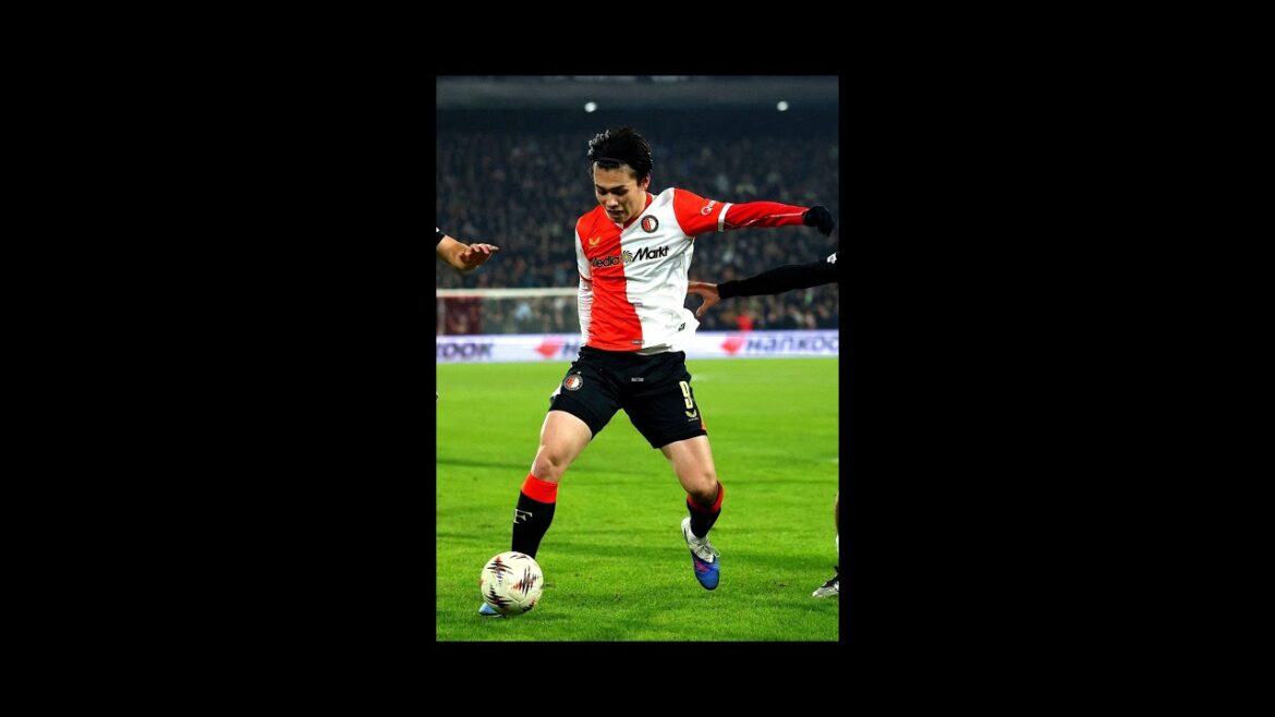 上田綺世、2戦連続2発で恩師を救う! 上田綺世、2戦連続2発で恩師を救う!