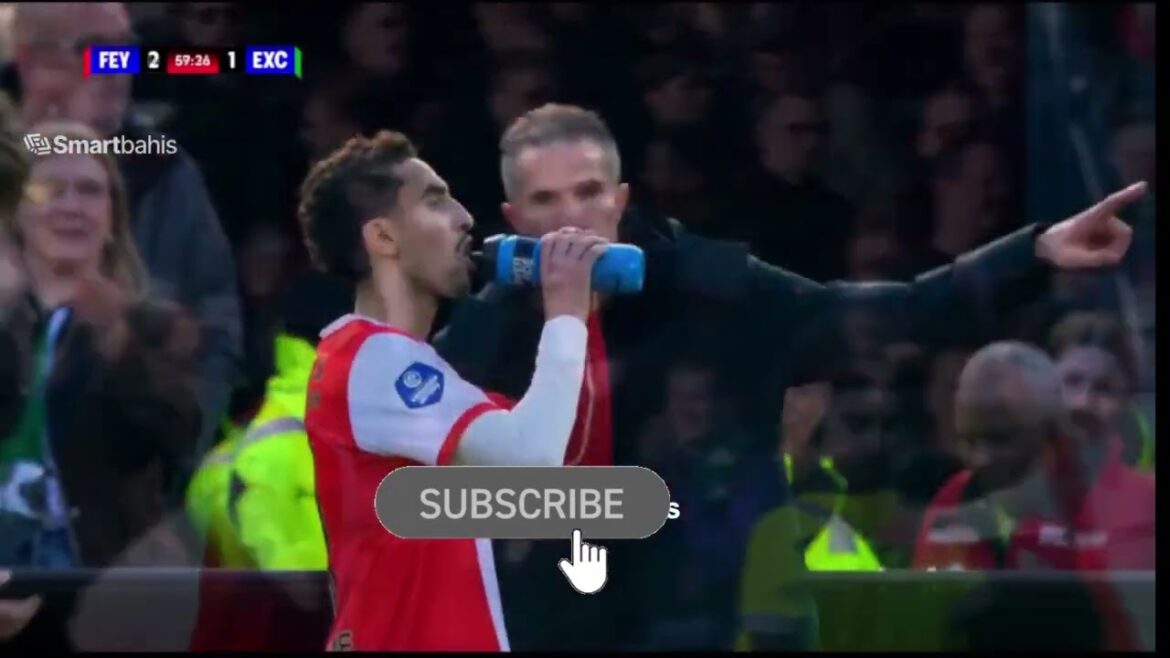 上田綺世はエクセルシオール戦で2得点を決めた。 上田綺世はエクセルシオール戦で2得点を決めた。