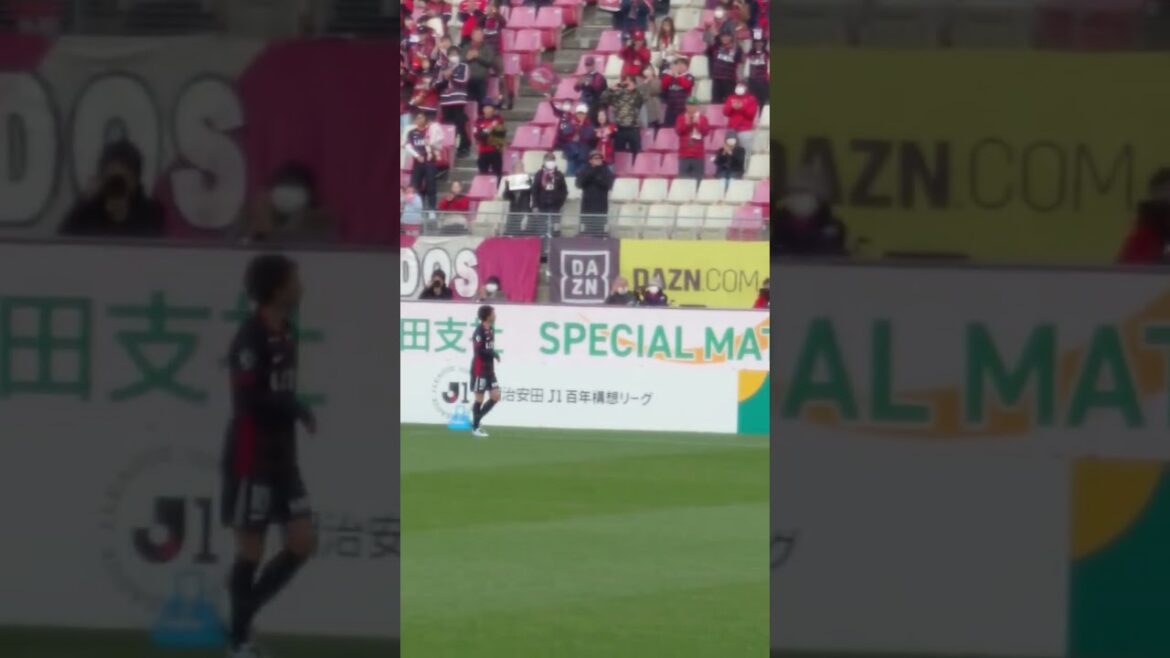 【3/14 川崎F戦】インタビューが終わって皆に追いつくために小走りで周回挨拶するキャプテン岳【#10 柴崎岳】#鹿島アントラーズ #川崎フロンターレ #メルカリスタジアム #百年構想リーグ 【3/14 川崎F戦】インタビューが終わって皆に追いつくために小走りで周回挨拶するキャプテン岳【#10 柴崎岳】#鹿島アントラーズ #川崎フロンターレ #メルカリスタジアム #百年構想リーグ