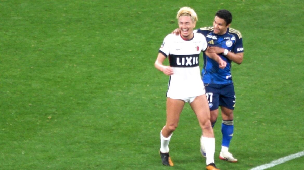 J1特別大会 2026 【FC町田ゼルビア】のエリキとやりあっていた【鹿島アントラーズ】の 鈴木優磨がハーフタイムに話し合い⁉ 現地映像