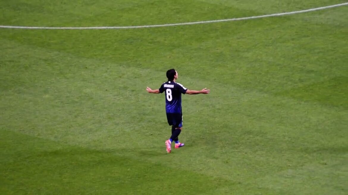 南野拓実 選手　キックオフを待つ