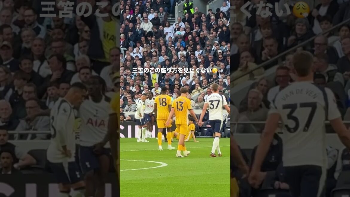 試合途中に座る三笘薫😢 #サッカー #サッカー日本代表 #三笘薫