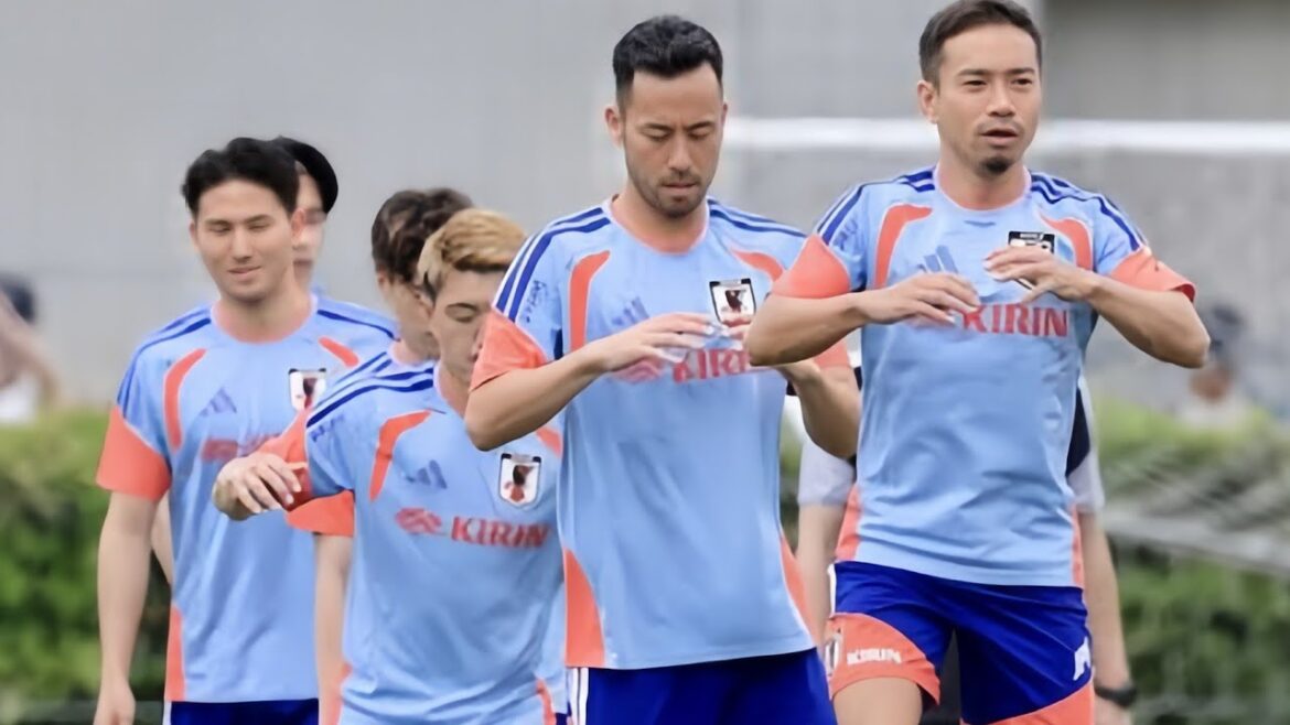 【世界へ挑む森保ジャパン始動】長友&吉田が牽引!“優勝宣言”の日本代表、W杯へ運命の合宿スタート…負傷不安の鈴木唯も復帰で希望の光! 【世界へ挑む森保ジャパン始動】長友&吉田が牽引!“優勝宣言”の日本代表、W杯へ運命の合宿スタート…負傷不安の鈴木唯も復帰で希望の光!