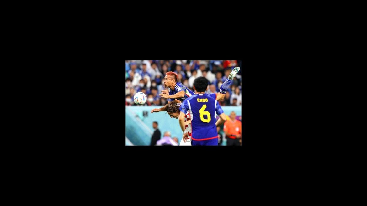 長友佑都が日の丸ハチマキでW杯へ!森保監督も笑顔の出発セレモニー 長友佑都が日の丸ハチマキでW杯へ!森保監督も笑顔の出発セレモニー
