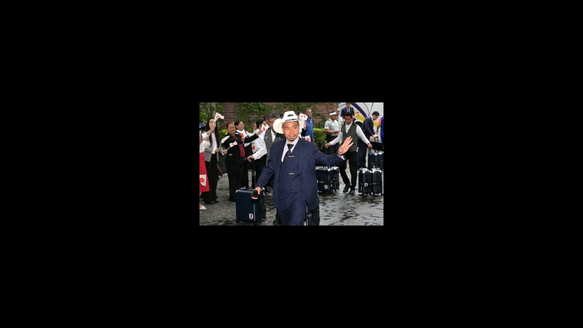 長友佑都、ハット姿でメキシコ入り!現地も熱狂歓迎 長友佑都、ハット姿でメキシコ入り!現地も熱狂歓迎