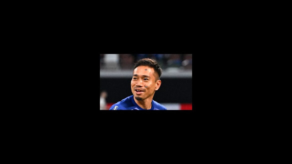 長友佑都、W杯前まさかのハチマキ姿で出国！