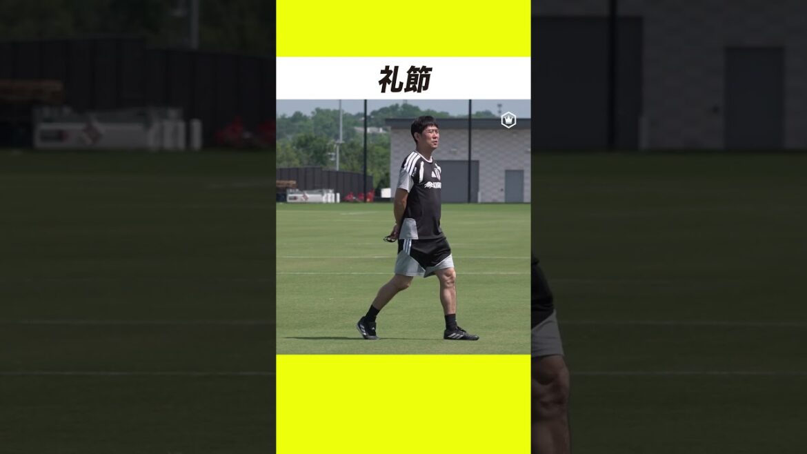 【礼節】森保一監督が練習前にメディア陣に挨拶🤝 【礼節】森保一監督が練習前にメディア陣に挨拶🤝