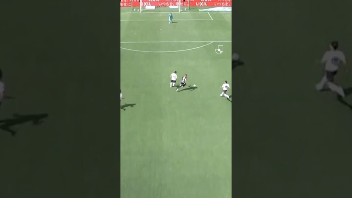 Shuichi Gonda’s big save to win the one-on-one against Leo Ceara! 🔥 Shuichi Gonda's big save to win the one-on-one against Leo Ceara! 🔥