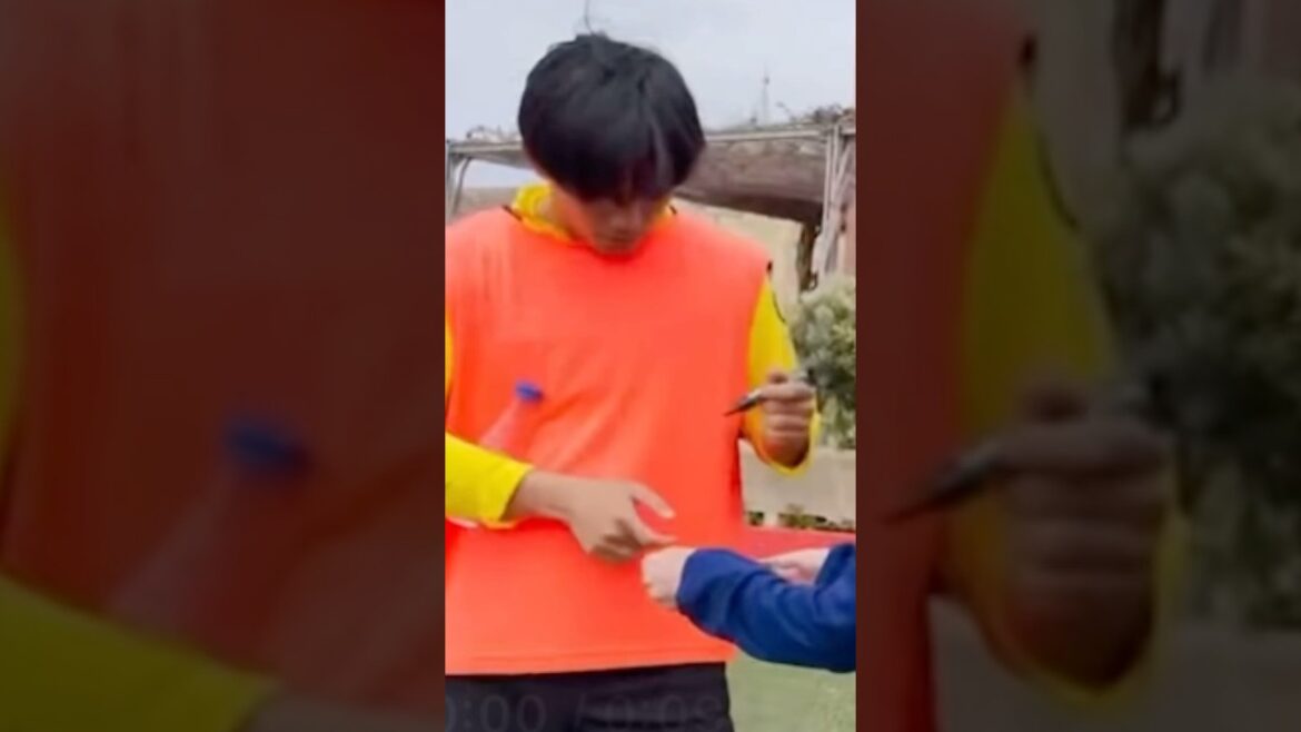 ファンにサインしてあげる久保建英さんが脳筋すぎるwww