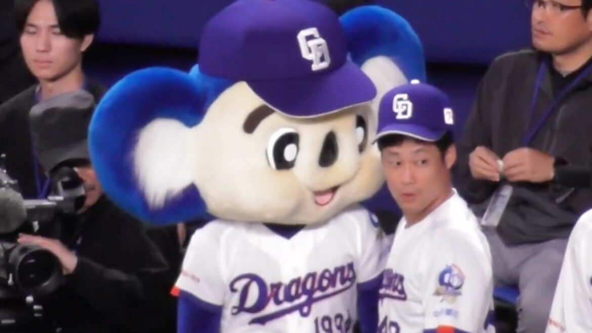 国歌演奏でブラックドアラが気になりすぎる加藤匠馬　中日ドラゴンズVS読売ジャイアンツ　2026/07/03