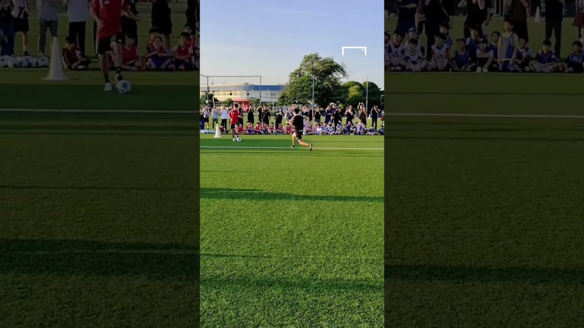 JAL「Special Soccer Lesson 2026」に特別講師として参加した日本代表 MF 久保建英が巧みなドリブルで会場を沸かす！#shorts
